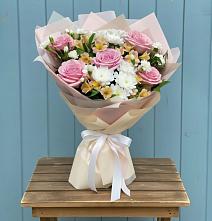 Букет цветов из:  Гвоздики, Орхидеи и Розы в Летуново