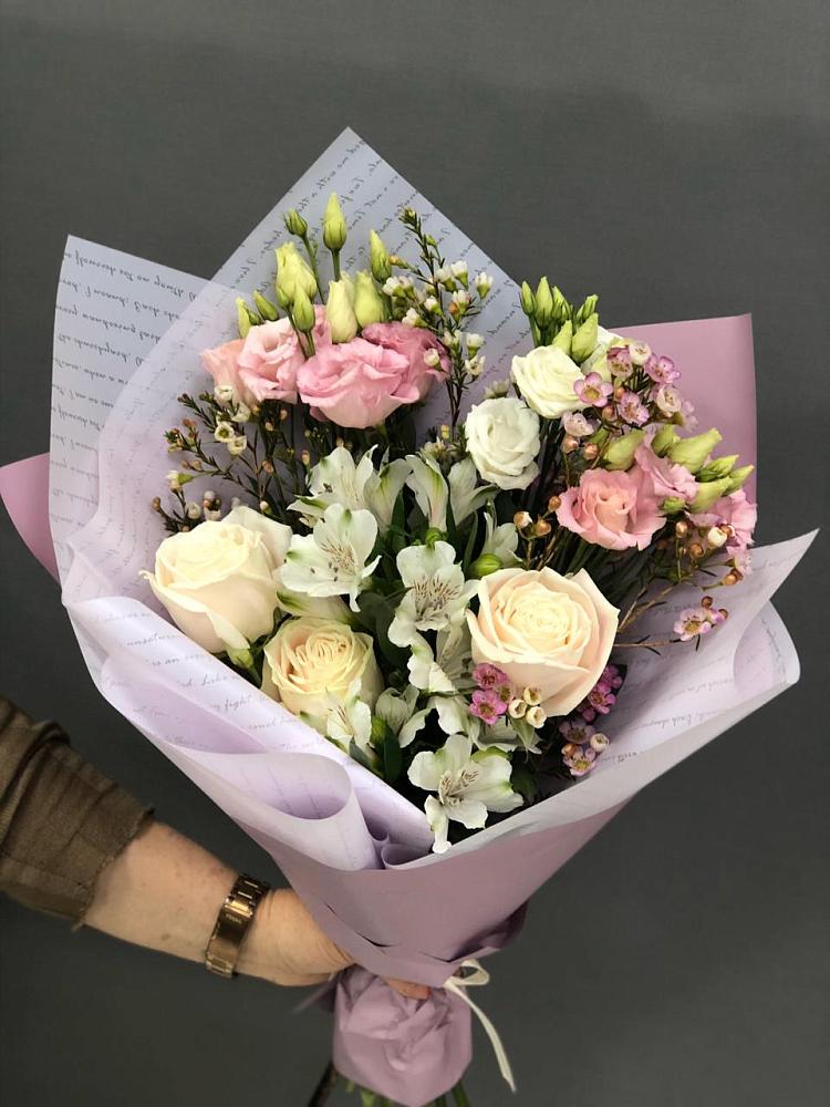 Букет цветов из: Альстромерии, Розы и Лизиантусы в Летуново