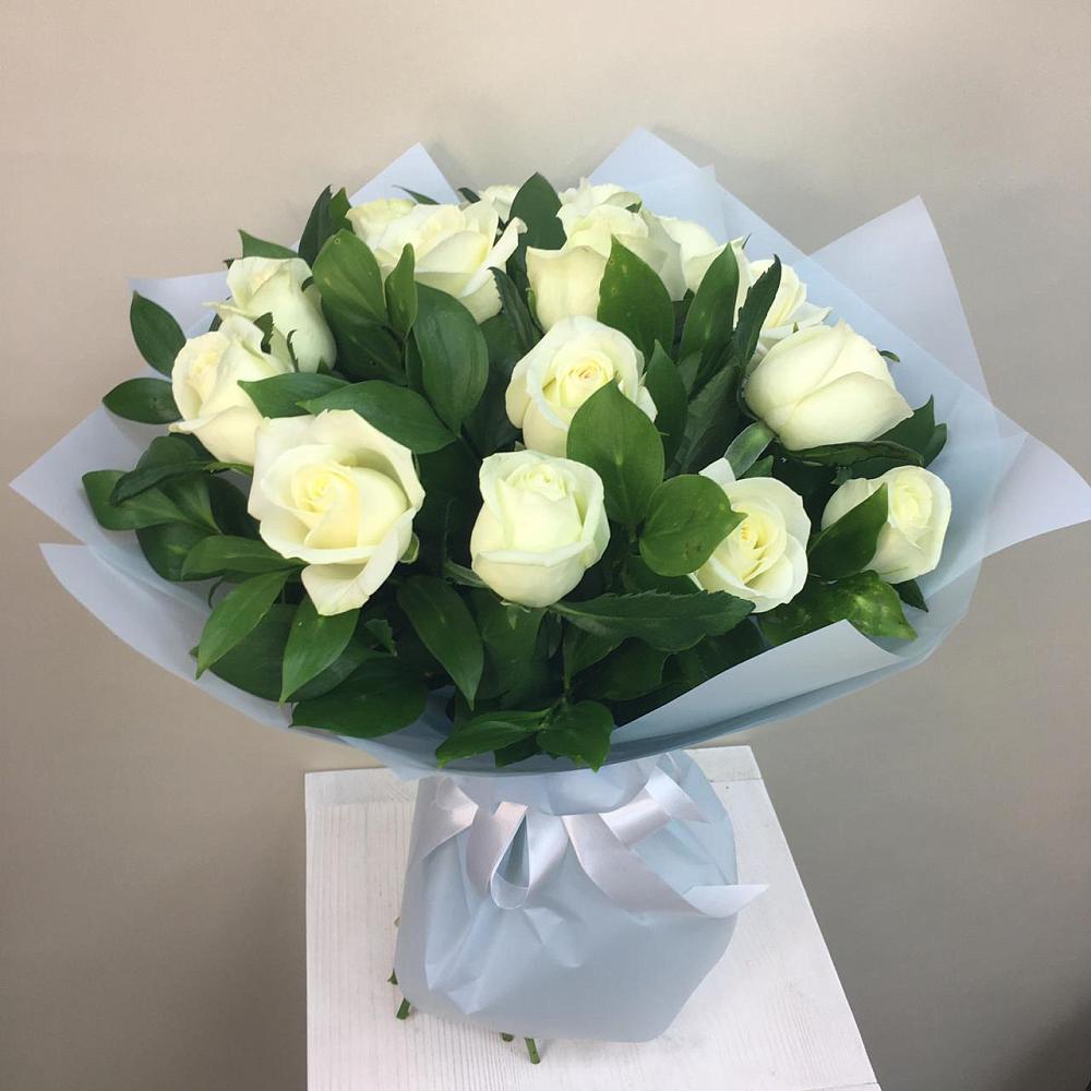 Букет 15 Белых роз Проуд в Летуново
