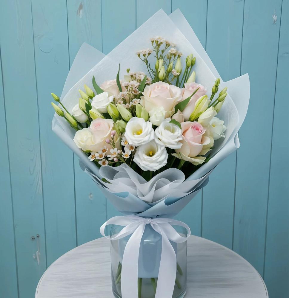 Букет цветов из: Розы и Лизиантусы в Летуново