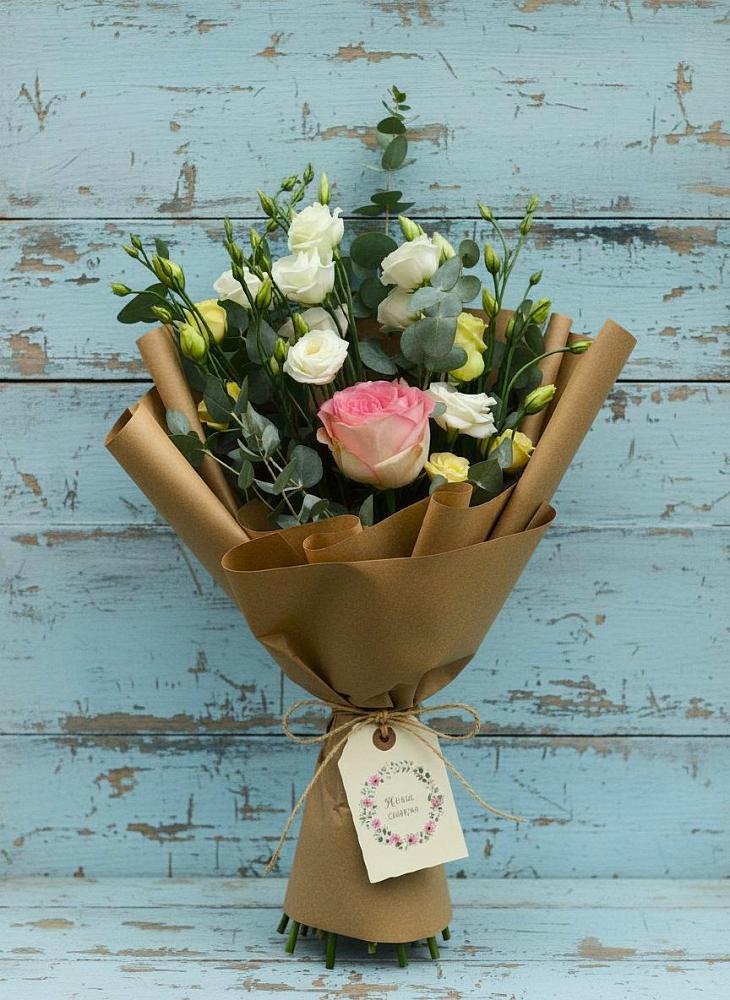 Букет цветов из: Розы и Лизиантусы в Летуново