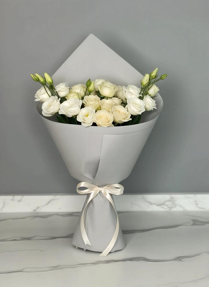 Букет цветов из: Розы и Лизиантусы в Летуново