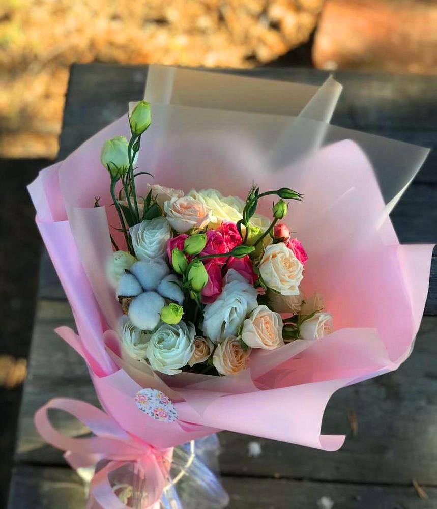 Букет цветов из: Розы и Лизиантусы в Летуново