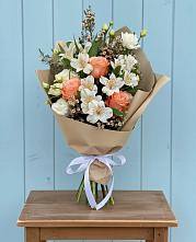 Букет цветов из:  Альстромерии, Лизиантусы, Розы и Хризантемы #REPLACE_PRED# Летуново