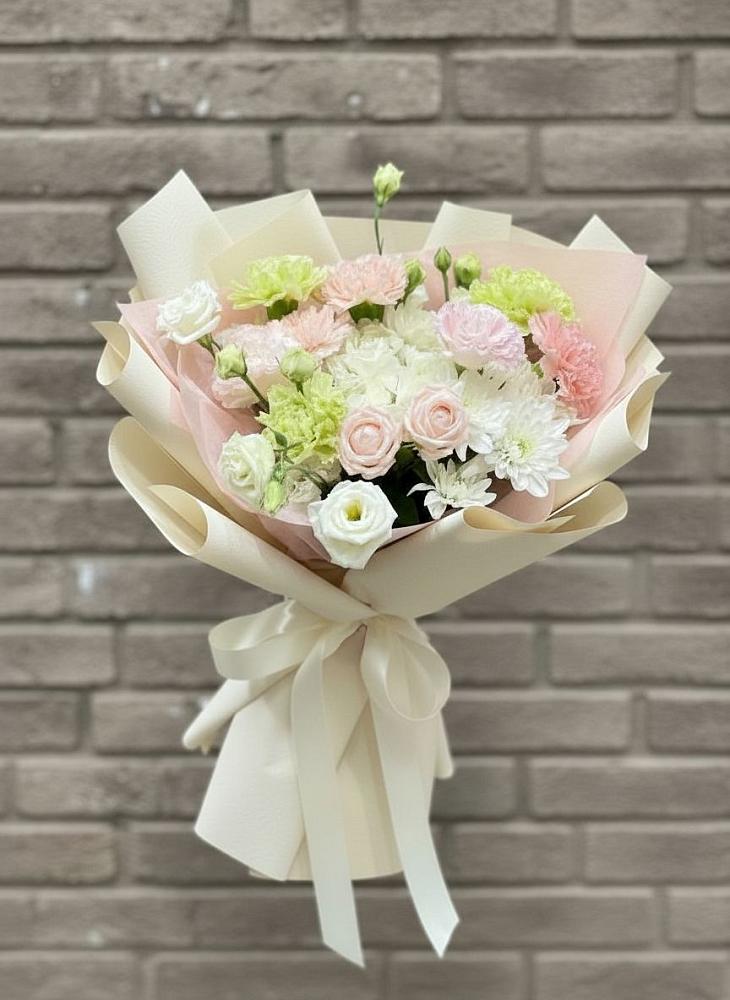 Букет цветов из: Гвоздики, Розы, Лизиантусы и Хризантемы в Летуново