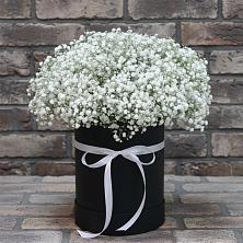 Цветочная композиция из Гипсофила в шляпной коробке в Летуново