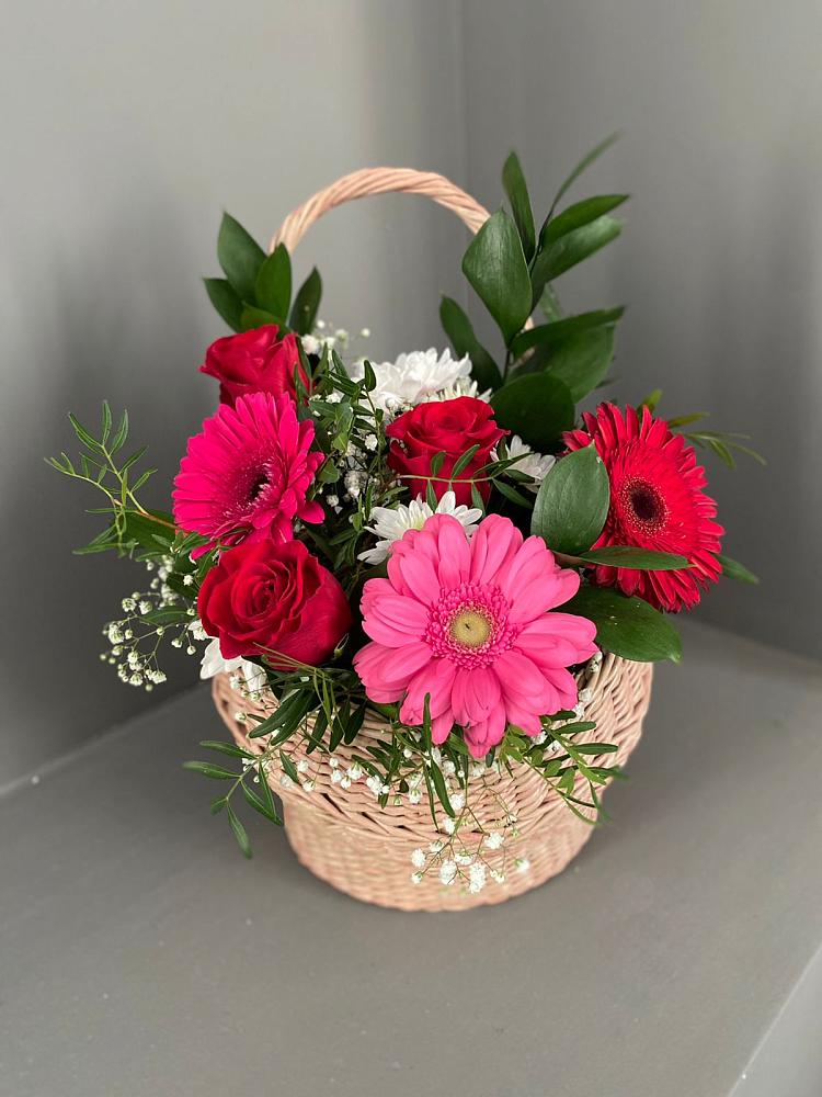 Цветочная композиция из Розы, Хризантемы и Герберы в корзине в Летуново