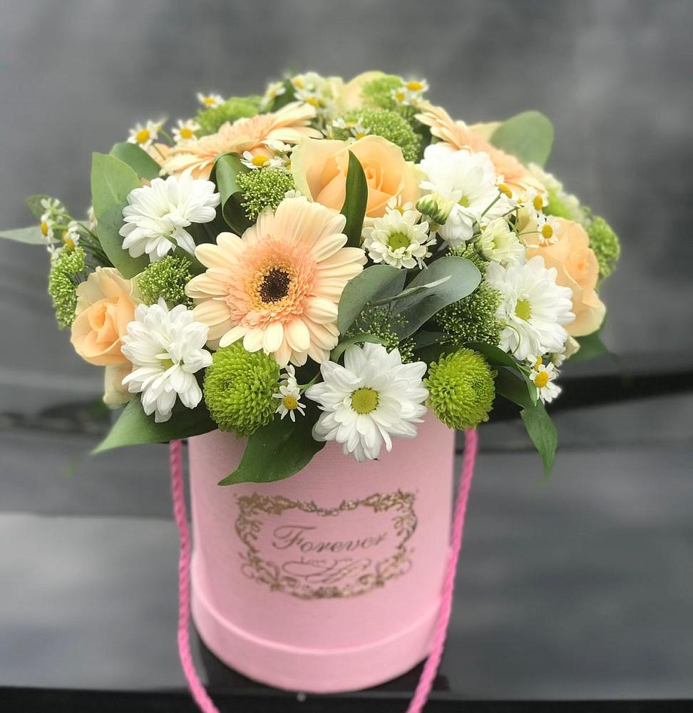 Цветочная композиция из Розы, Герберы и Хризантемы в шляпной коробке в Летуново